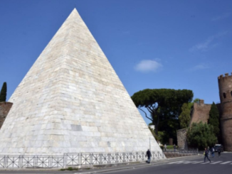 Piramide Cestia